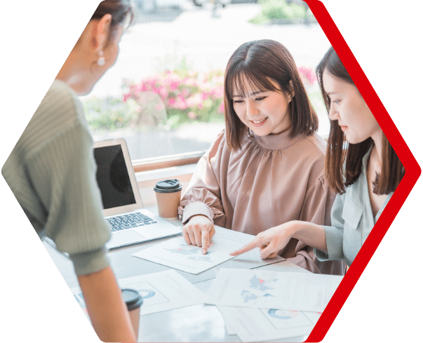 女性たちの会話写真